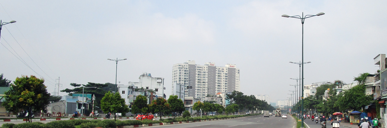 Hệ thống chiếu sáng đại lộ Phạm Văn Đồng